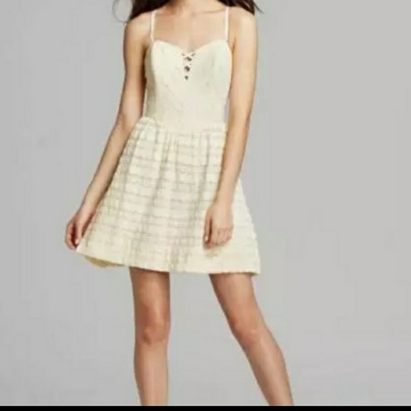 GUESS cream lace dress - Picture 1 of 3